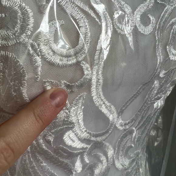 Wedding Dress Size 2 Ivory Lace Form Fitting Dress brides dress bridal bride - Picture 9 of 13